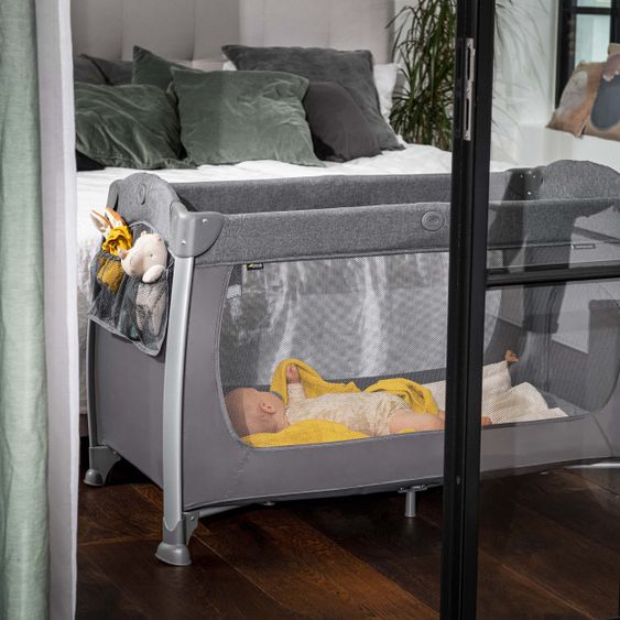 Hauck Play'n Relax Center travel cot with changing mat, height adjustable and side entry - Melange Charcoal