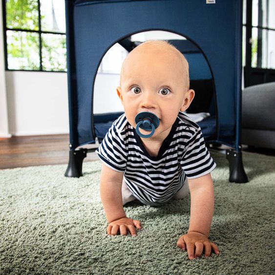 Hauck Reisebett Set Dream'n Play Plus inkl. Reisebett Matratze + 2 Spannbettlaken + Insektenschutz - Navy
