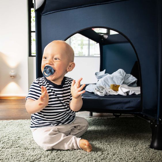 Hauck Reisebett Set Dream'n Play Plus inkl. Reisebett Matratze + 2 Spannbettlaken + Insektenschutz - Navy