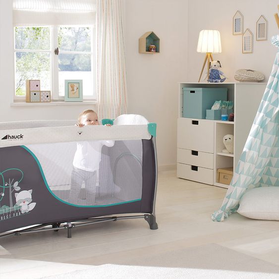 Hauck Reisebett Set Sleep'n Play Center 3 mit Matratze, Wickelauflage, höhenverstellbar - Forest Fun