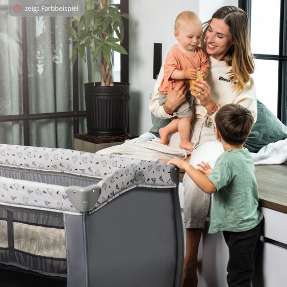 Hauck Reisebett Sleep'n Play Center mit Wickelauflage, höhenverstellbar, Rollen & seitlichem Einstieg - Disney - Mickey Mouse Grey