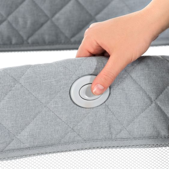 Hauck Reisebett Sparset Play N Relax Center inkl. Komfort Matratze, Einhang, Wickelauflage & Moskitonetz - Quilted Grey