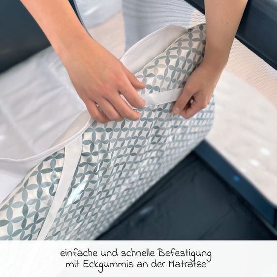 Hauck Reisebett XXL-Sparset - Sleep'n Play Go Plus inkl. Reisebettmatratze Mosaik rollbar + Wasserdichte Betteinlage + 2 Spannbettlaken + Insektenschutz - Beige