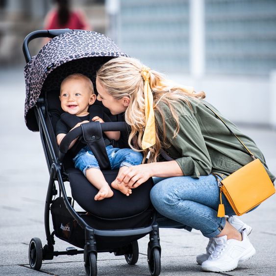 Hauck Passeggino da viaggio Swift X con ripiegamento automatico a una mano e cinghia di trasporto (solo 6,3 kg) - incluso top comfort - Disney - Winnie Pooh
