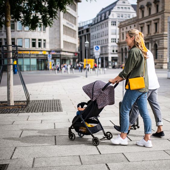 Hauck Reisebuggy Swift X mit Einhand-Autofold und Tragegurt (nur 6,3 kg) - inkl. Komfort-Verdeck - Neon Yellow