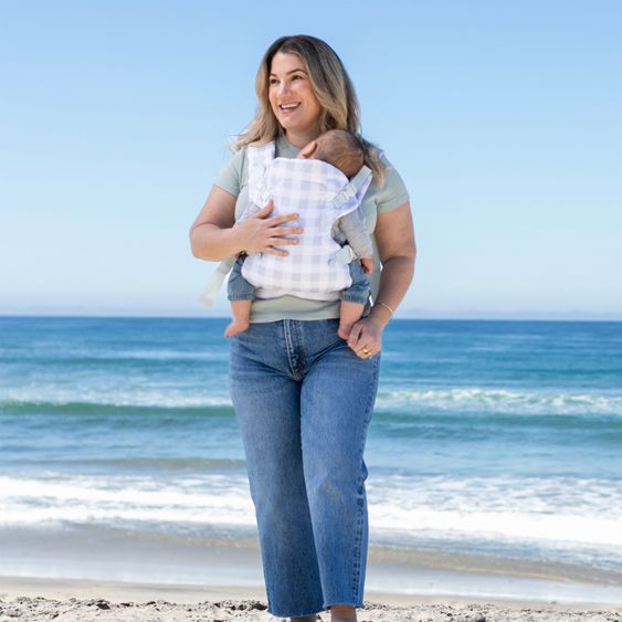 Infantino 4-in-1 Baby Carrier Flip Advanced from Birth 3.6 to 14.5 kg - Frog-Leg Position, 4 Carry Positions - Gingham Print