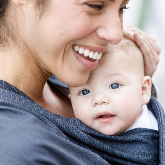 Infantino Baby Carrier & Wrap Hug & Cuddle from birth from 3.2 to 11.8 kg - Frog-leg position - Black