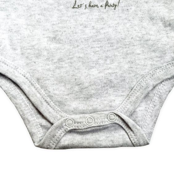 Jacky 8-tlg. Body Set inkl. Strampelhosen, Erstlingsmütze & Kratzfäustlinge - Let's have a Party - Grau Weiß - Gr. 62/68