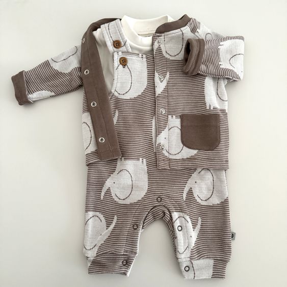 Jacky 8-tlg. Set Strickjacke, 2x Strampler, 2x Langarmshirt, Wickelbody, Jogginghose & Schlafanzug - Giraffe & Elefant - Offwhite Mokka - Gr. 56