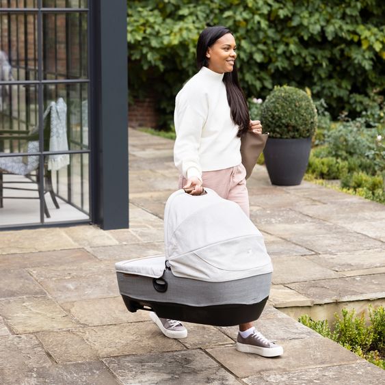 Joie Signature Auto-Babywanne Calmi R129 im Auto und auf den Kinderwagen Vinca, Aeria, Finiti verwendbar inkl. Regenschutz - Signature - Oyster
