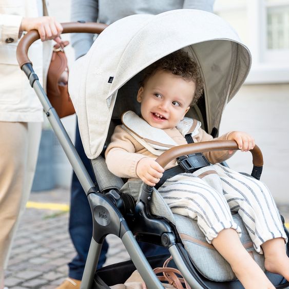 Joie Signature Buggy & Sportwagen Finiti bis 22 kg belastbar mit Liegeposition, Teleskopschieber, umsetzbarer Sportsitz inkl. Regenschutz, Adapter, Rückenpolster, Getränkehalter & Crossbody-Bag - Signature - Oyster