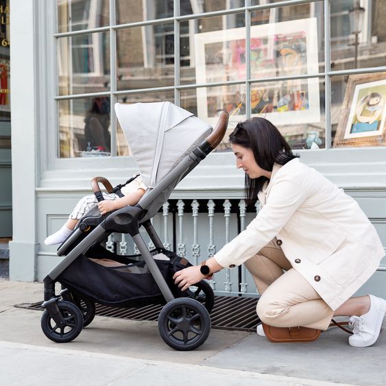 Joie Signature Buggy & Sportwagen Finiti bis 22 kg belastbar mit Liegeposition, Teleskopschieber, umsetzbarer Sportsitz inkl. Regenschutz, Adapter, Rückenpolster, Getränkehalter & Crossbody-Bag - Signature - Oyster