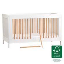 Babybett und Kinderbett Erwin mit 3-fach höhenverstellbarem Lattenrost und 3 Schlupfsprossen 70 x 140 cm - Weiß Gitter Natur