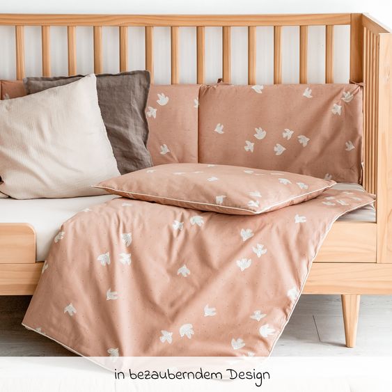 Julius Zöllner Set accessori per lettino Organic incl. biancheria da letto 100 x 135 / 40 x 60 cm, paracolpi 180 cm & lenzuolo con angoli 60 x 120 / 70 x 140 cm - Birdy