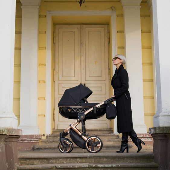 Junama Kombi-Kinderwagen Diamond Individual inkl. Babywanne, Sportsitz, Wickeltasche & Regenschutz - Schwarz Rosegold