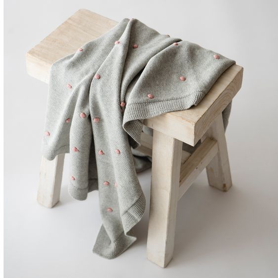 Kaiser Babydecke Knots in Strickoptik aus 100% Organic Cotton 80 x 100 cm - Light Grey / Knots Rosa