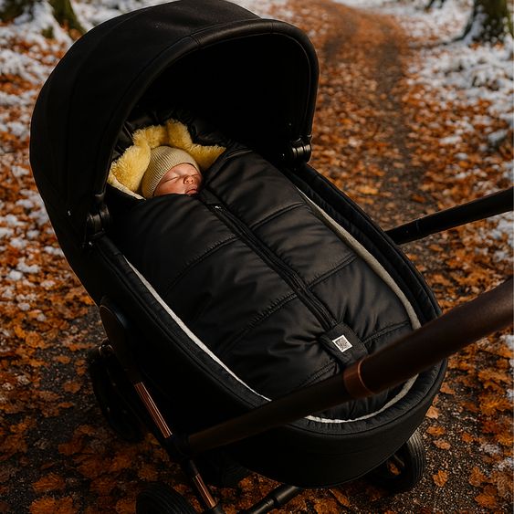 Kaiser Lammfell-Einschlag-Säckchen Naadja für Babyschalen & Babywannen - Black