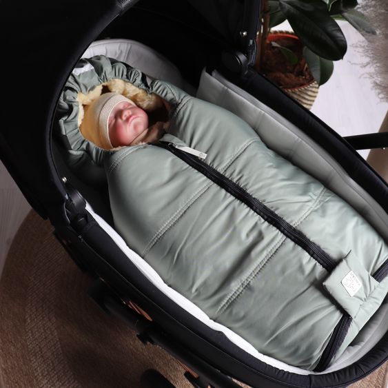 Kaiser Lammfell-Einschlag-Säckchen Naadja für Babyschalen & Babywannen - Salbei Green