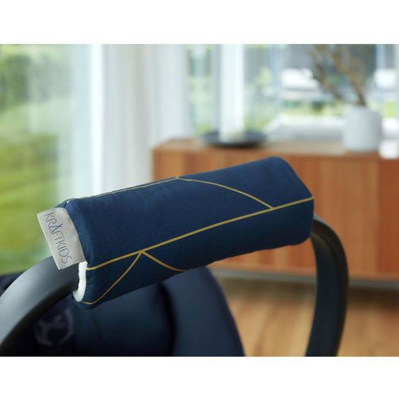 Kraftkids Armschoner / Polster für Babyschale - mit Goldlinien - Dunkelblau