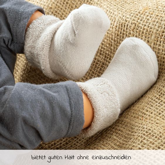 LaLoona 18-tlg. Erstlings-Set Erstausttatung inkl. 3 Wickelbodys, 2 Strampelhosen, 2 Schlafanzüge, 2 Erstlingsmützen, 3 Paar Kratzfäustlinge & 6 Paar Erstlingssöckchen - Natur Weiß - Gr. 62/68