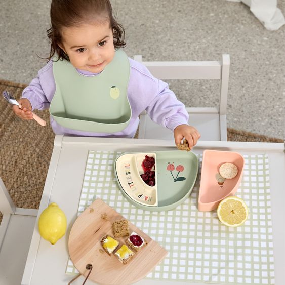 Lässig 7-tlg. Geschirr-Set Silikon - Trennschalen + Besteck + Lätzchen - Happy Fruits - Cherry