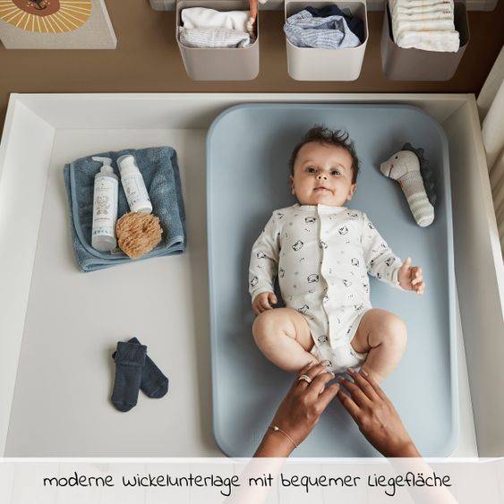 Leander Wickelauflage & Wickelkissen Set Matty abwischbar inkl. Auflage Topper und Kapuzen-Badetuch Hoodie - Blueberry