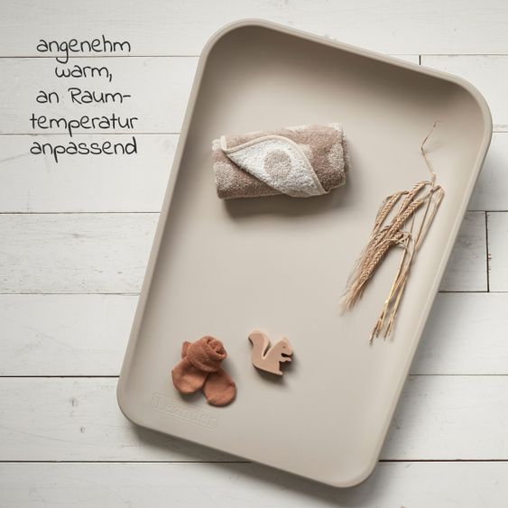 Leander Wickelauflage & Wickelkissen Set Matty abwischbar inkl. Auflage Topper und Kapuzen-Badetuch Hoodie - Cappucino