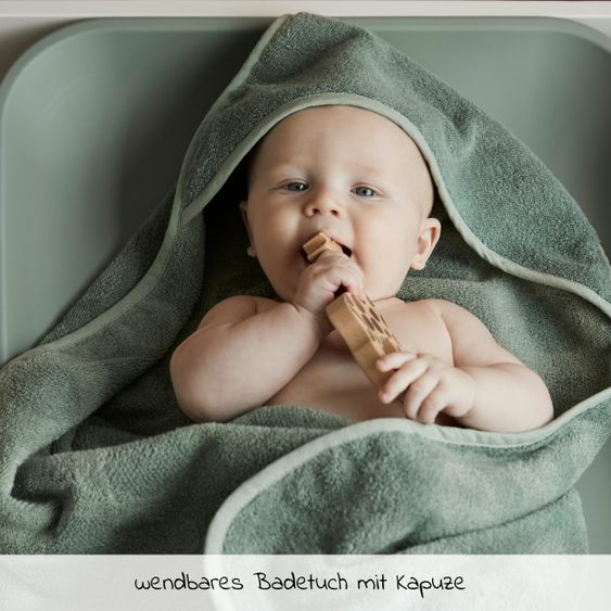 Leander Wickelauflage & Wickelkissen Set Matty abwischbar inkl. Auflage Topper und Kapuzen-Badetuch Hoodie - Sage Green