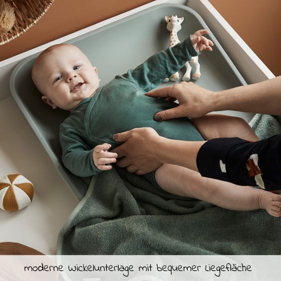 Leander Wickelauflage & Wickelkissen Set Matty abwischbar inkl. Auflage Topper und Kapuzen-Badetuch Hoodie - Sage Green