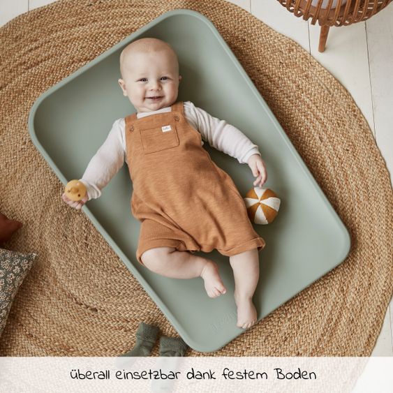 Leander Wickelauflage & Wickelkissen Set Matty abwischbar inkl. Auflage Topper und Kapuzen-Badetuch Hoodie - Sage Green