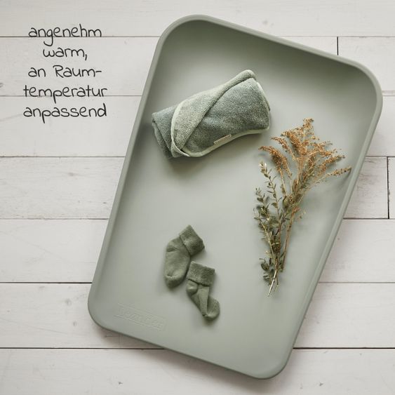 Leander Wickelauflage & Wickelkissen Set Matty abwischbar inkl. Auflage Topper und Kapuzen-Badetuch Hoodie - Sage Green