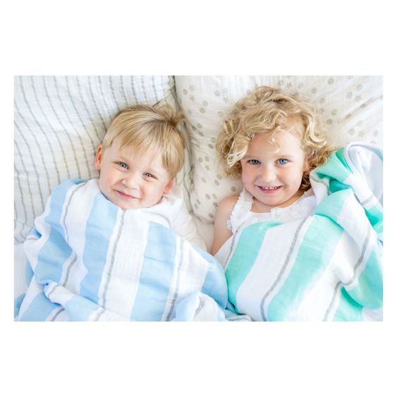 Lulujo Kinderdecke Baumwolle - Childhood - Blue Stripe