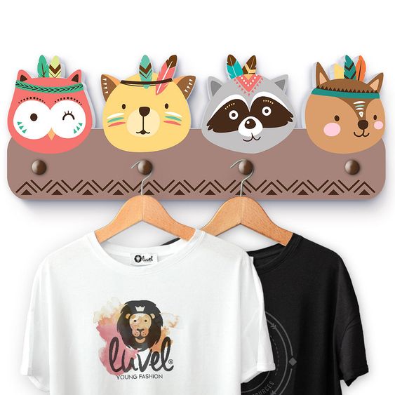 Luvel Kinder-Garderobe - Tierköpfe Indianer - Bunt / Dunkelbraun