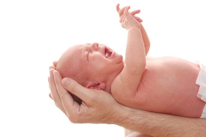 Baby mit Blähungen