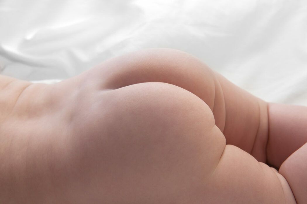 Baby hat wunden Po