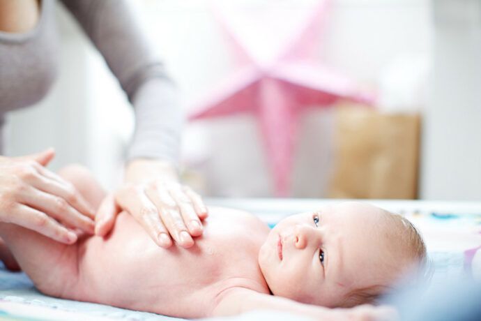 geschwollene Brust Baby