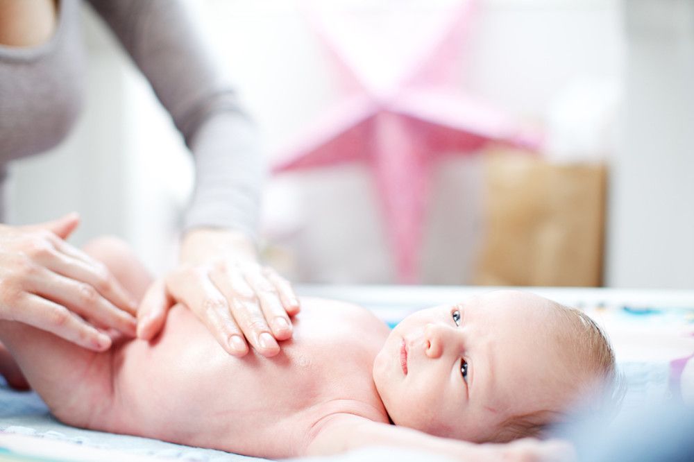 geschwollene Brust Baby