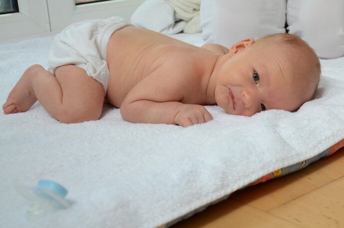 Baby in Bauchlage