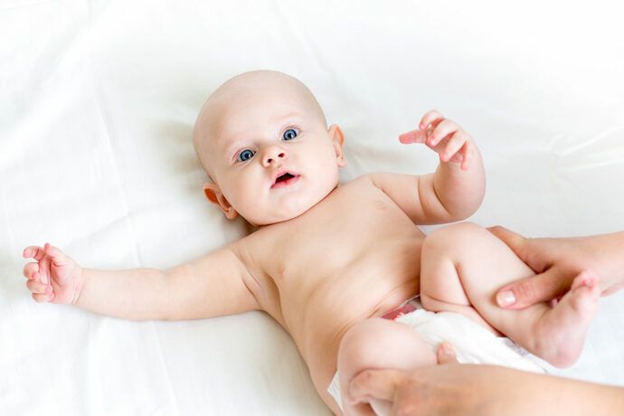 Babymassage Beine
