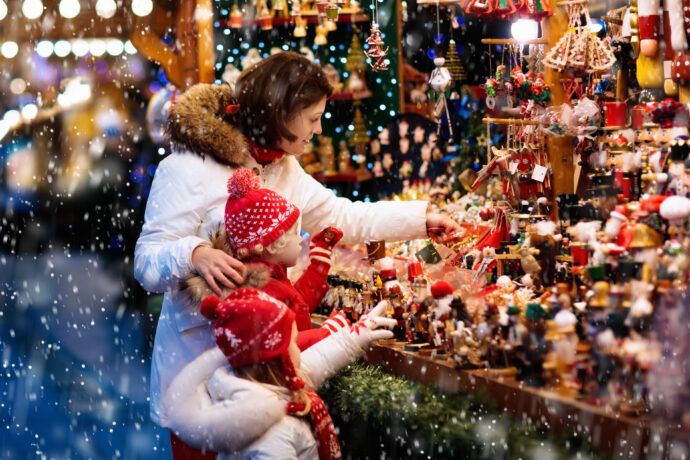 Weihnachtsmarkt mit Kindern