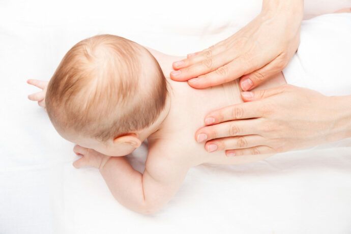 Babymassage Rücken