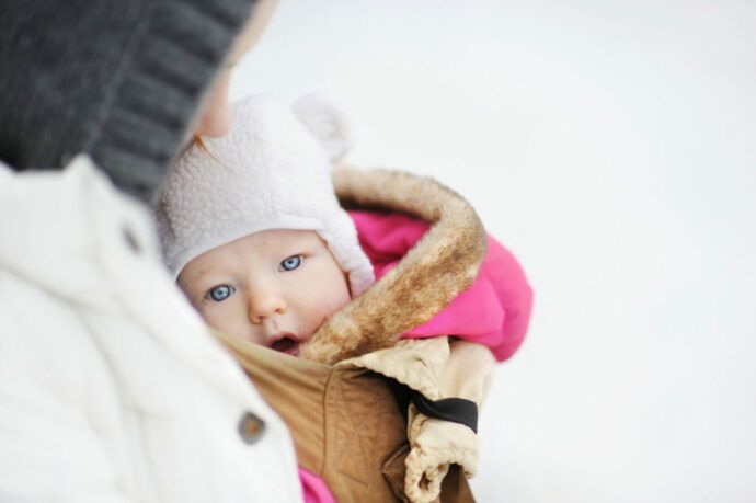 Baby tragen im Winter