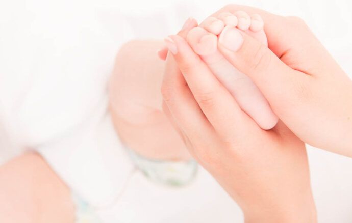 Babymassage Füße