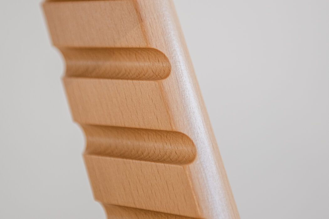 hochstuhl-vergleich-stokke-tripp-trapp-schlitze-seitenteil