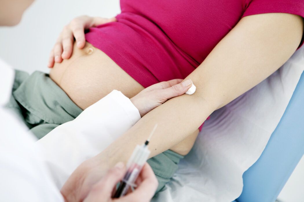 hcg tabelle, hcg-wert bestimmung bei schwangerer frau durch bluttest beim frauenarzt