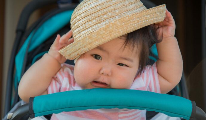 baby will keine mütze aufsetzen, baby sonnenhut, baby sommermütze, hut mit uv-schutz