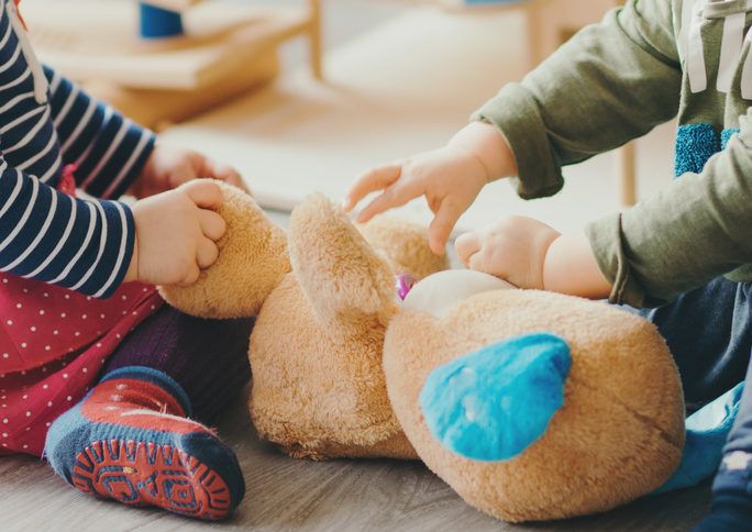 kind will nicht teilen, teilen lernen, kind teilt nicht gerne