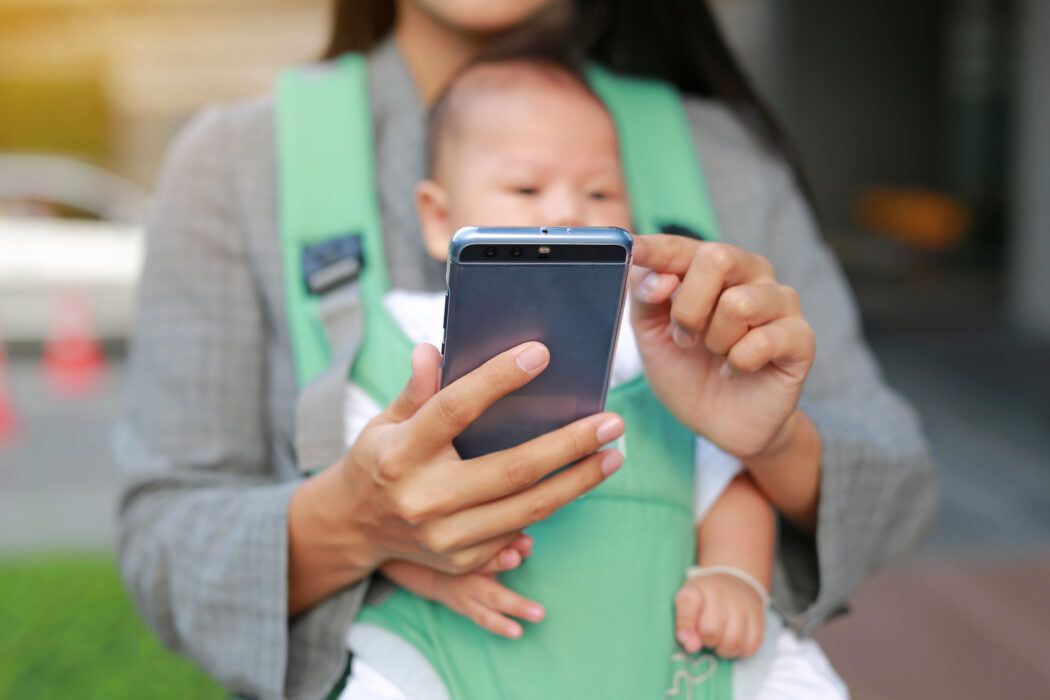 mom bashing mama bashing lästereien unter müttern anfeindungen cyber mobbing mütter foren