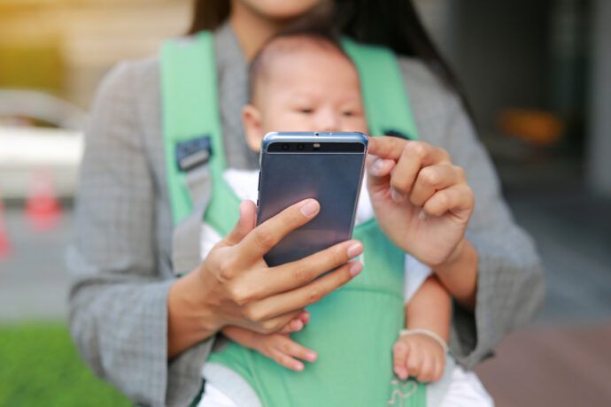 mom bashing mama bashing lästereien unter müttern anfeindungen cyber mobbing mütter foren