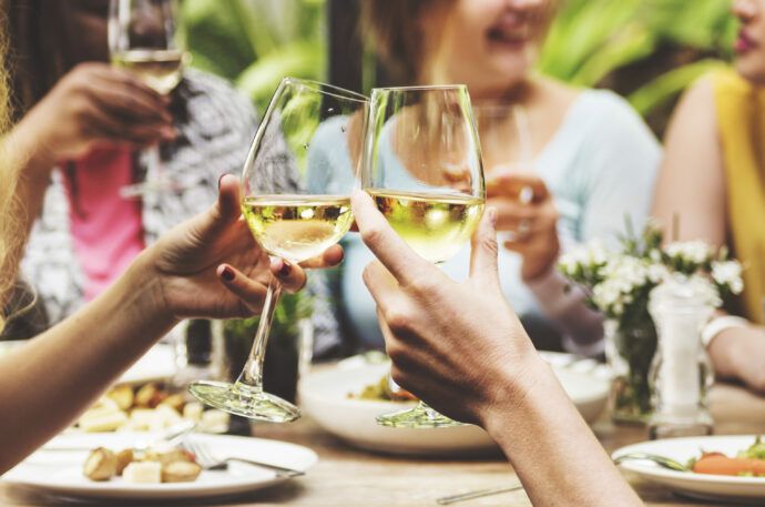 Alkohol in der Stillzeit: Wie viel ist erlaubt?, alkohol stillzeit wie viel, stillen alkohol pralinen torte weinsauce, abpumpen alkohol muttermilch